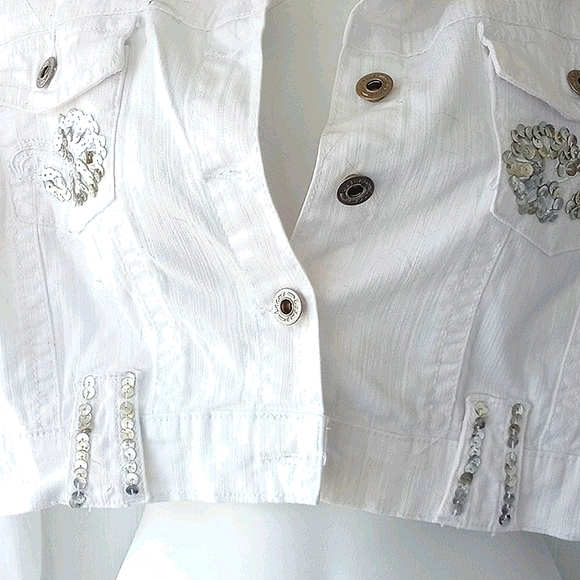 Jean jacket fit like large - Picture 2 of 5